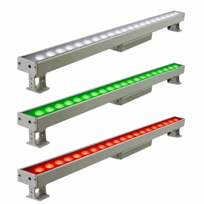 Комплект линейни LED прожектори с Cree диоди, визуализиращи българското знаме, с дължина на лъча 20–25 м