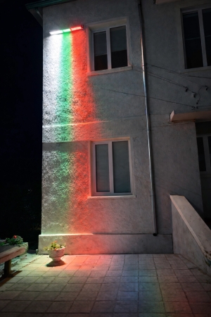 Фасада осветена с LED прожектор трикольор